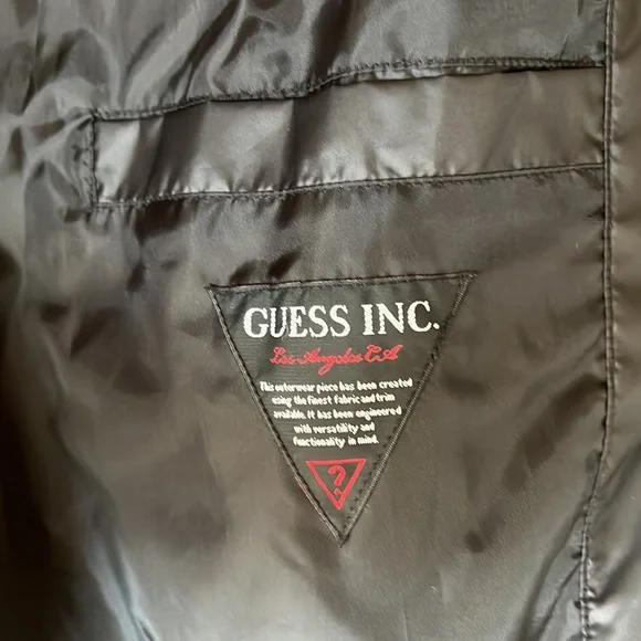 Guess diamond quilted black jacket w belt and hood. - Picture 7 of 9